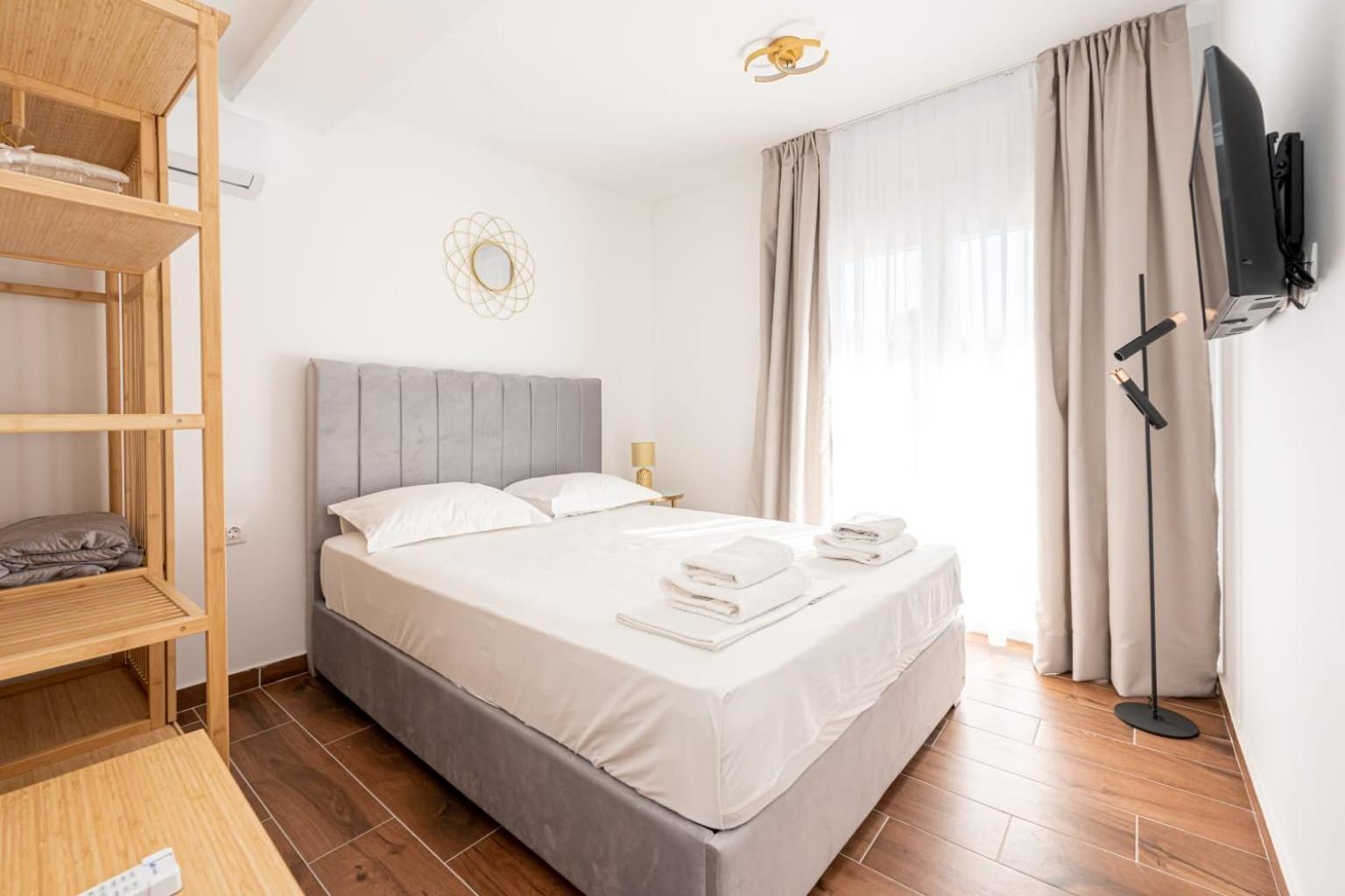 Sani Beverly Hills Luxury Vila Elani