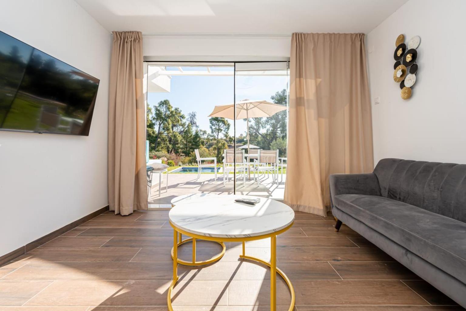 Vila Sani Beverly Hills Luxury